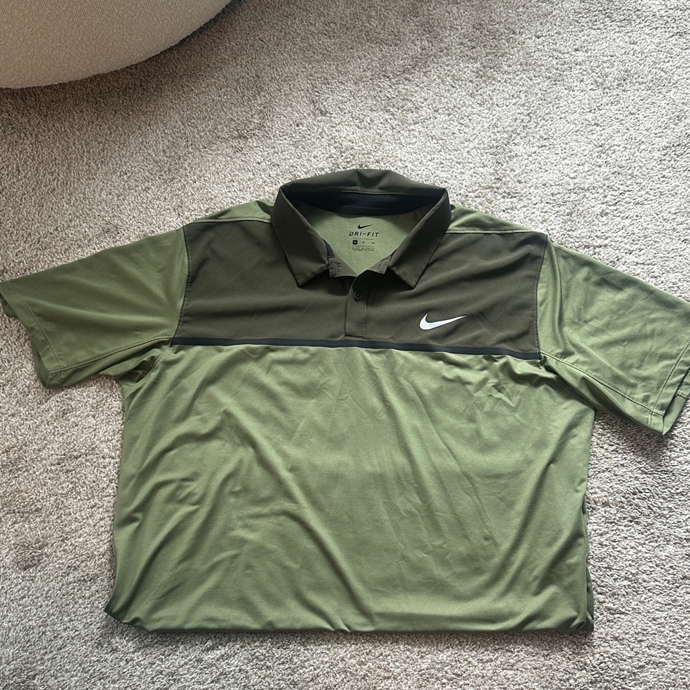 Nike Men's Olive and Dark Green Polo Shirt 💚